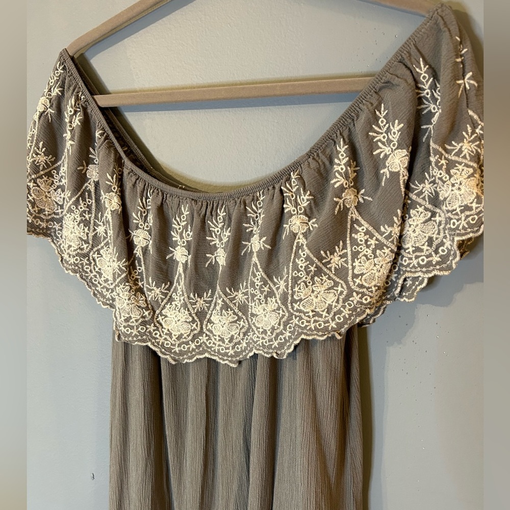 Final Touch Medium Off the Shoulder Embroidered Maxi Dress